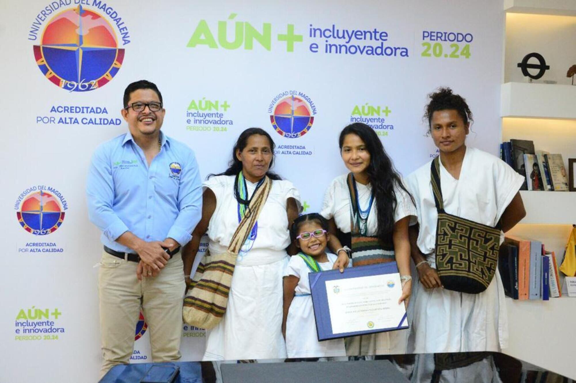 Entrega de la beca / Foto Universidad del Magdalena