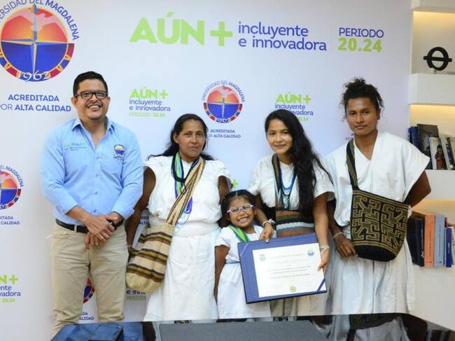 Entrega de la beca / Foto Universidad del Magdalena