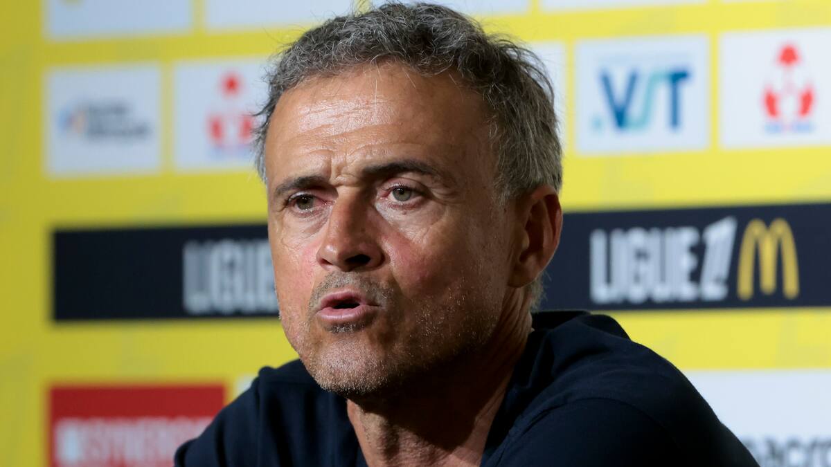 El técnico del PSG, Luis Enrique, ganó el trofeo Johan Cruyff a mejor entrenador de la temporada