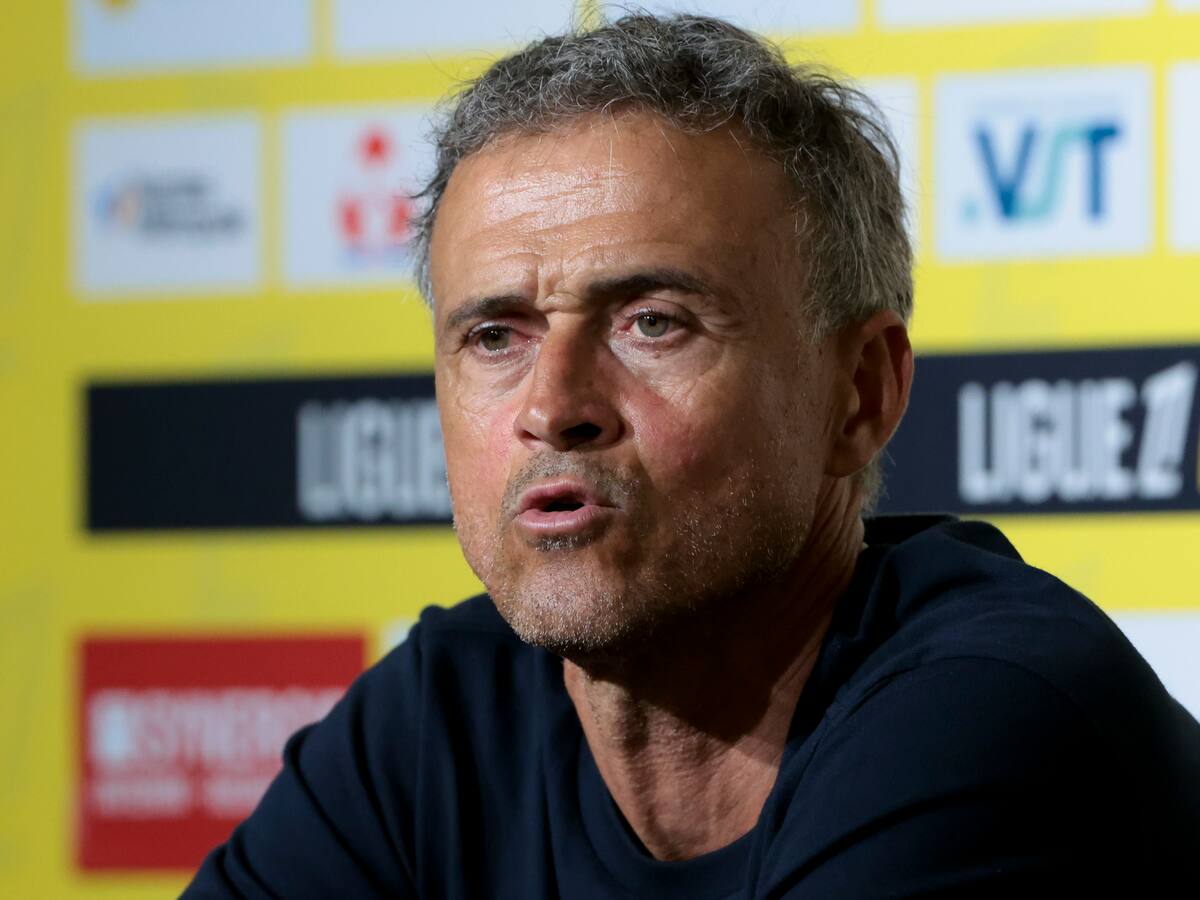 El técnico del PSG, Luis Enrique, ganó el trofeo Johan Cruyff a mejor entrenador de la temporada