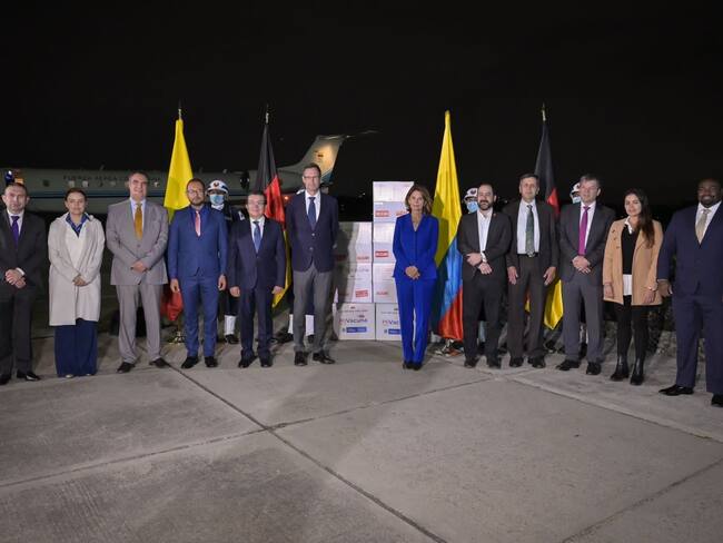 Colombia recibe donación de 2.3 millones de dosis de la vacuna Pfizer por parte de Alemania. Foto: Cancillería