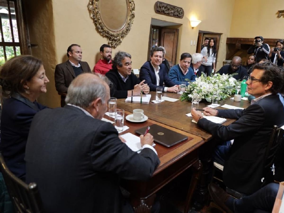 Inicia cónclave para unir al centro y a la centroizquierda