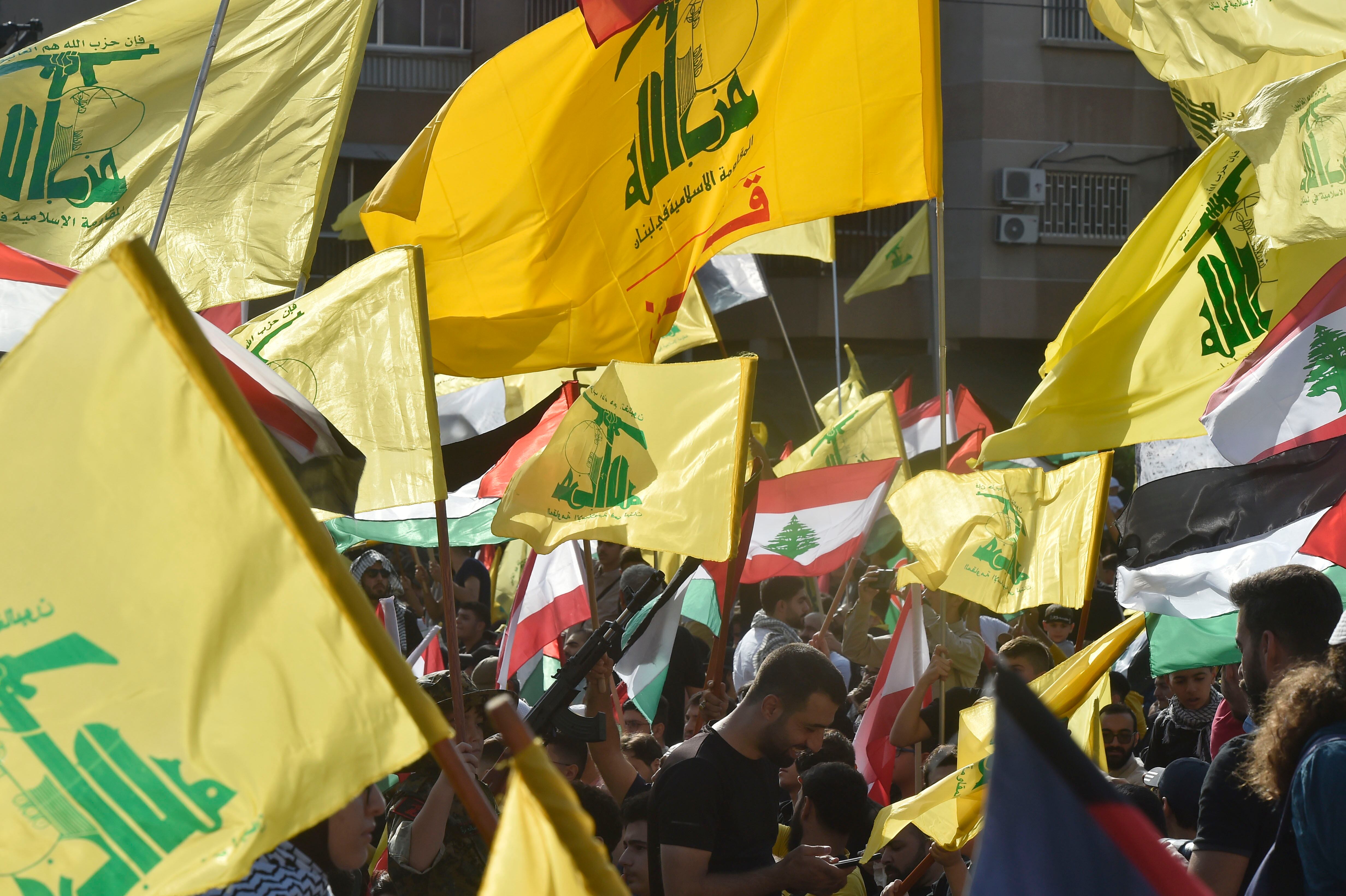 Banderas de Hizbulá. Foto: (Líbano, Hizbulá/Hezbolá) EFE/EPA/WAEL HAMZEH