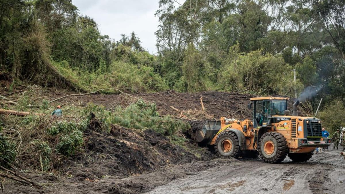 Les tocó hacer “vaca” para que las volquetas siguieran trabajando en La Calera