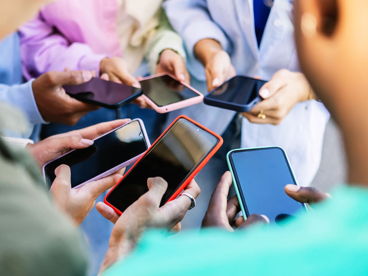 Máxima autoridad constitucional de Francia rechaza prohibición de las redes sociales a menores de 15