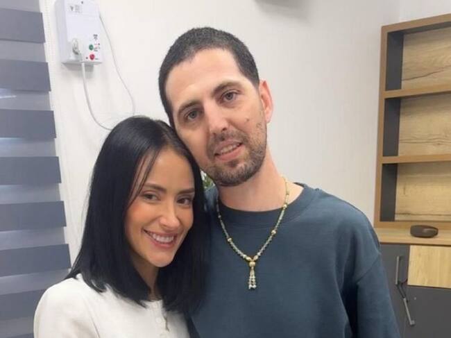 Elkana Bohbot y Rebeca González. Foto: x @bringelkanahome