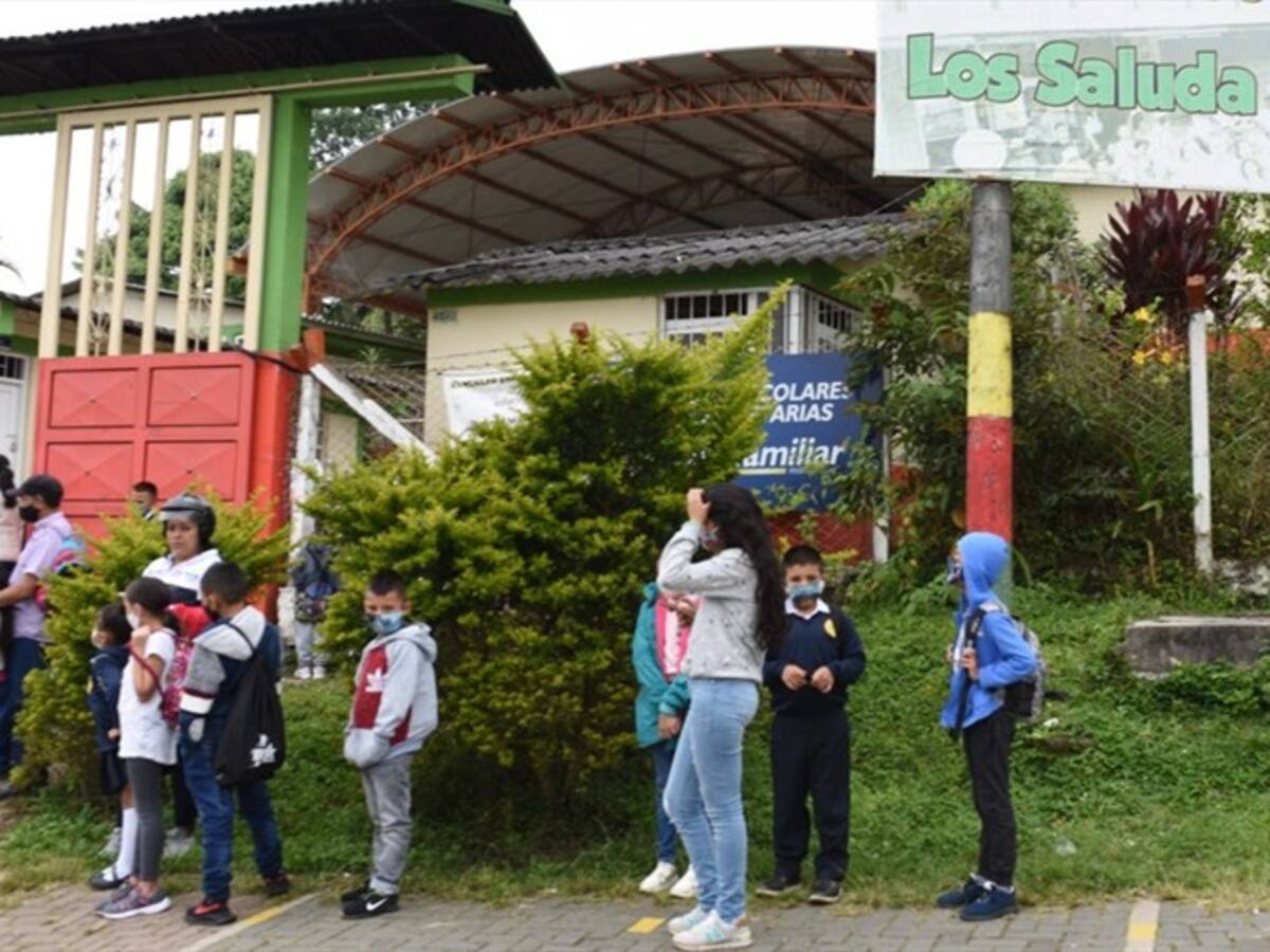 Pese al aumento de contagios de COVID-19, se mantienen clases presenciales en Risaralda