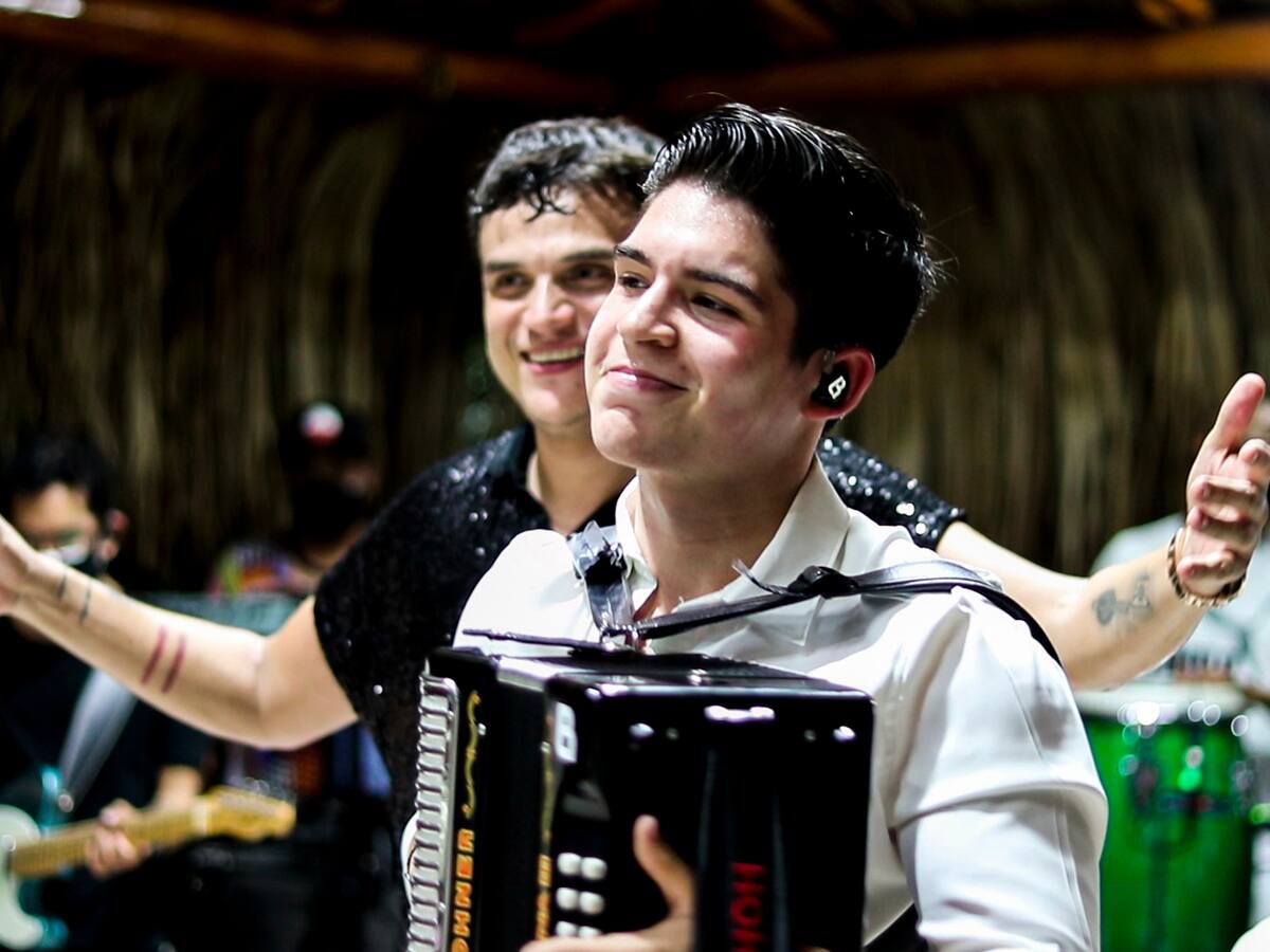 Acordeonero de Silvestre Dangond es acusado de publicar imágenes íntimas de su pareja