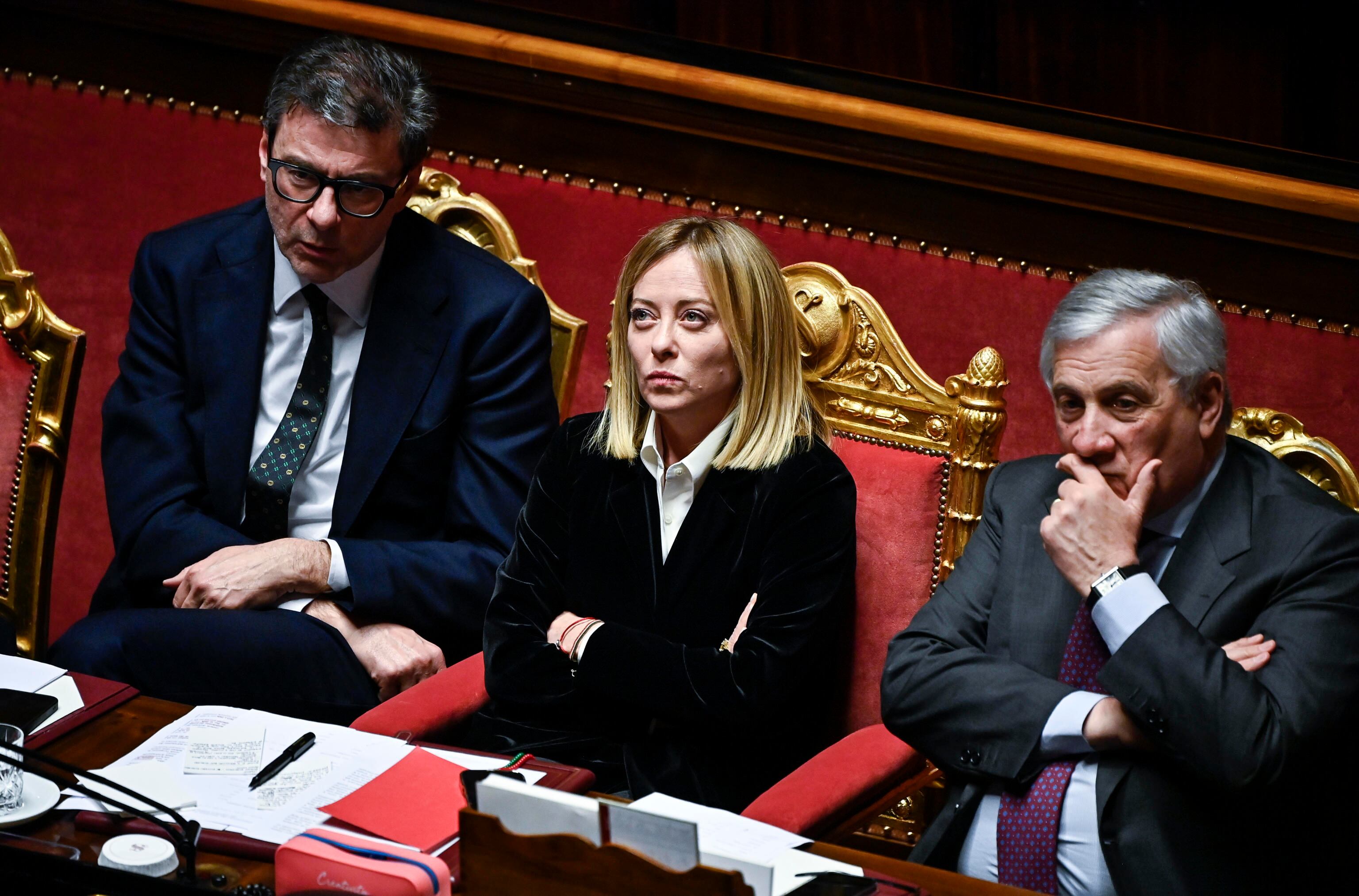 Giorgia Meloni, Giancarlo Giorgetti y Antonio Tajani. FOTO: EFE/EPA/RICCARDO ANTIMIANI