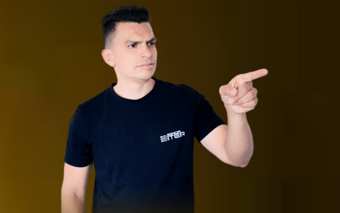 Influencer de contenido sobre movilidad, Señor Biter. Foto: cortesía senorbiter.com