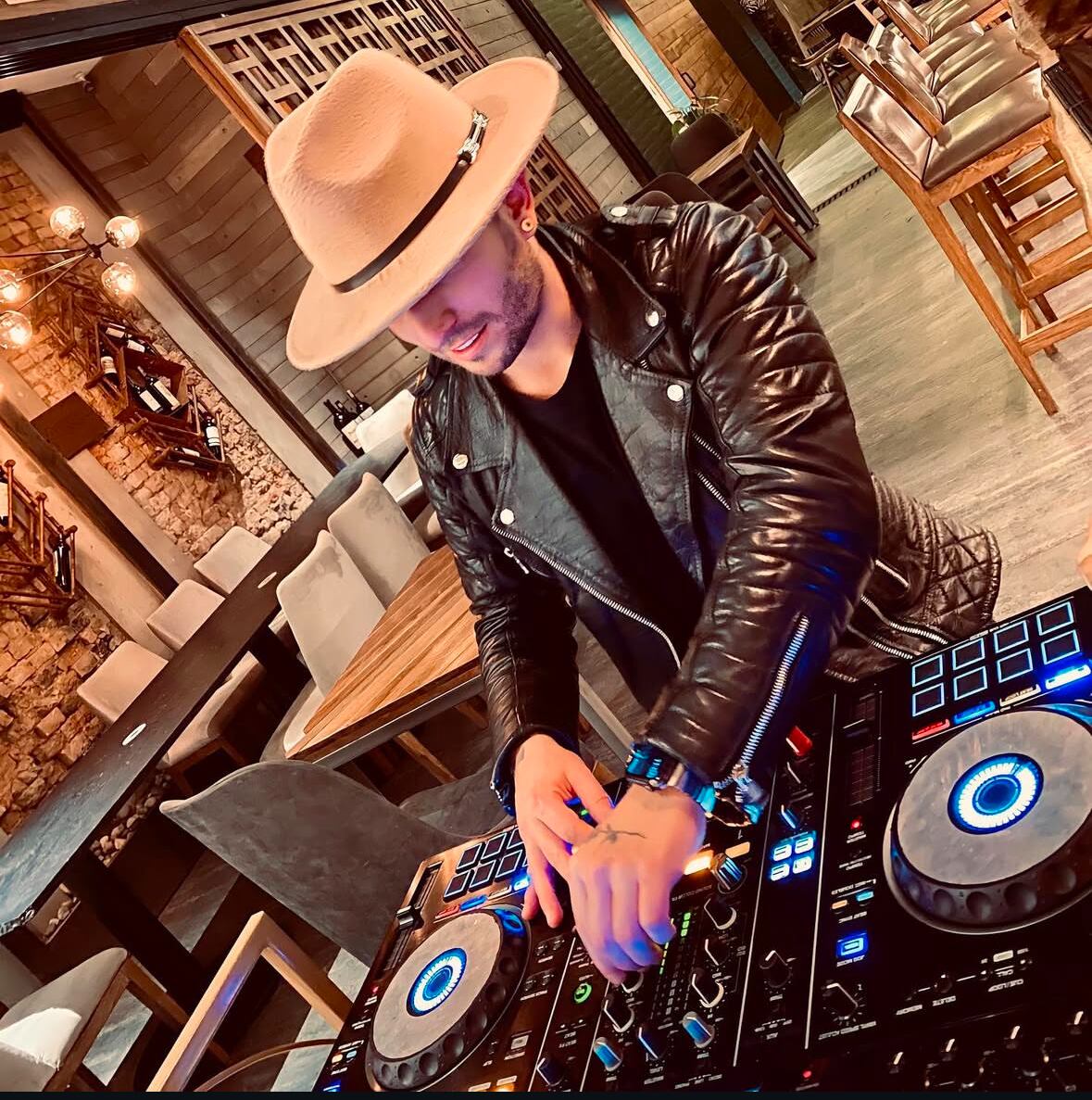 Night Mao, DJ colombiano