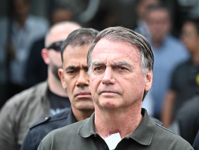 Bolsonaro tras salir del DF Star Hospital. Foto: Ton Molina/Getty Images