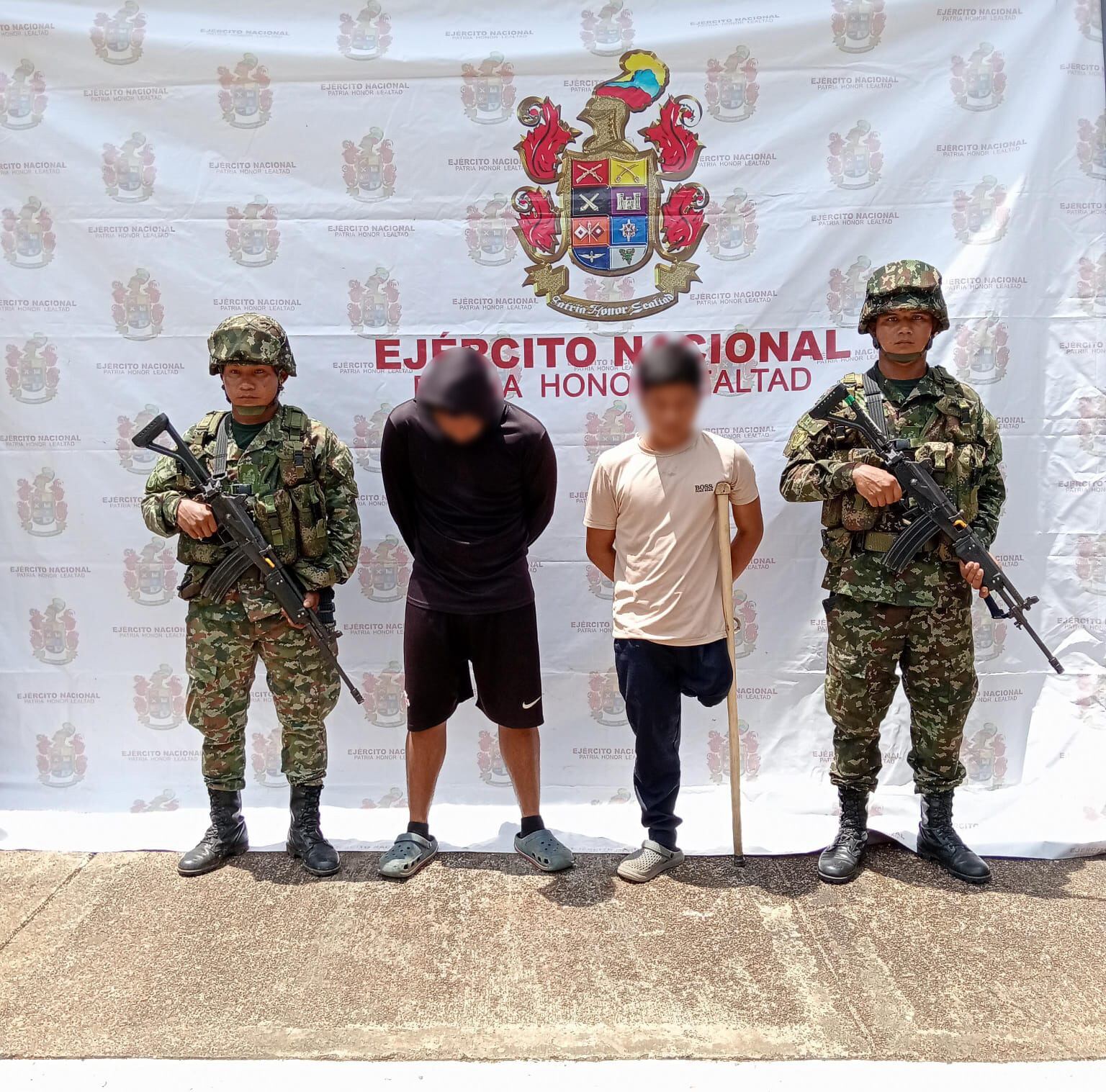 Capturados en Vaupés por reclutamiento de menores. Foto: Ejército