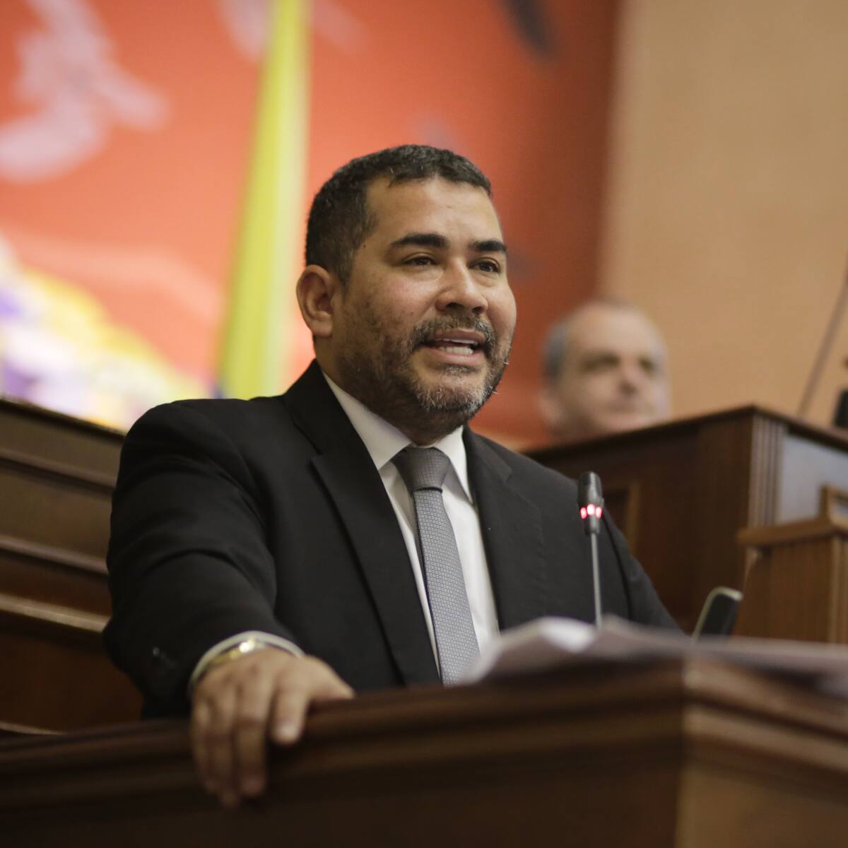 En plena elección de procurador, senadores le cantaron el cumpleaños a Carlos Chacón