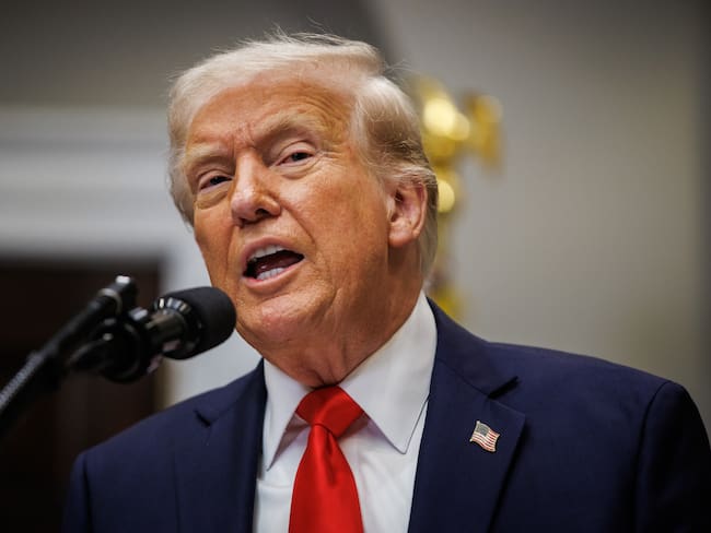 Washington (United States), 03/03/2025.- US President Donald Trump announces a $100 billion U.S. investment by Taiwan Semiconductor Manufacturing Company (TSMC) in the Roosevelt Room of the White House, in Washington, DC, USA, on 03 March 2025 TSMC is the leading manufacturer of high end semiconductor chips in the world. EFE/EPA/Samuel Corum / POOL