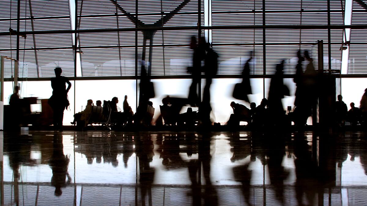 Hacinamiento en salas de asilo en aeropuerto de Barajas tiene en jaque a las autoridades