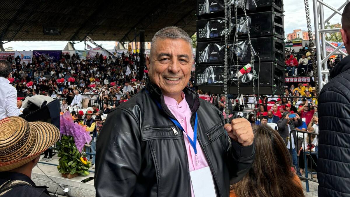 Vicepresidente de Colombia Humana entregó detalles sobre viaje de Petro en avión de ‘Papá Pitufo’