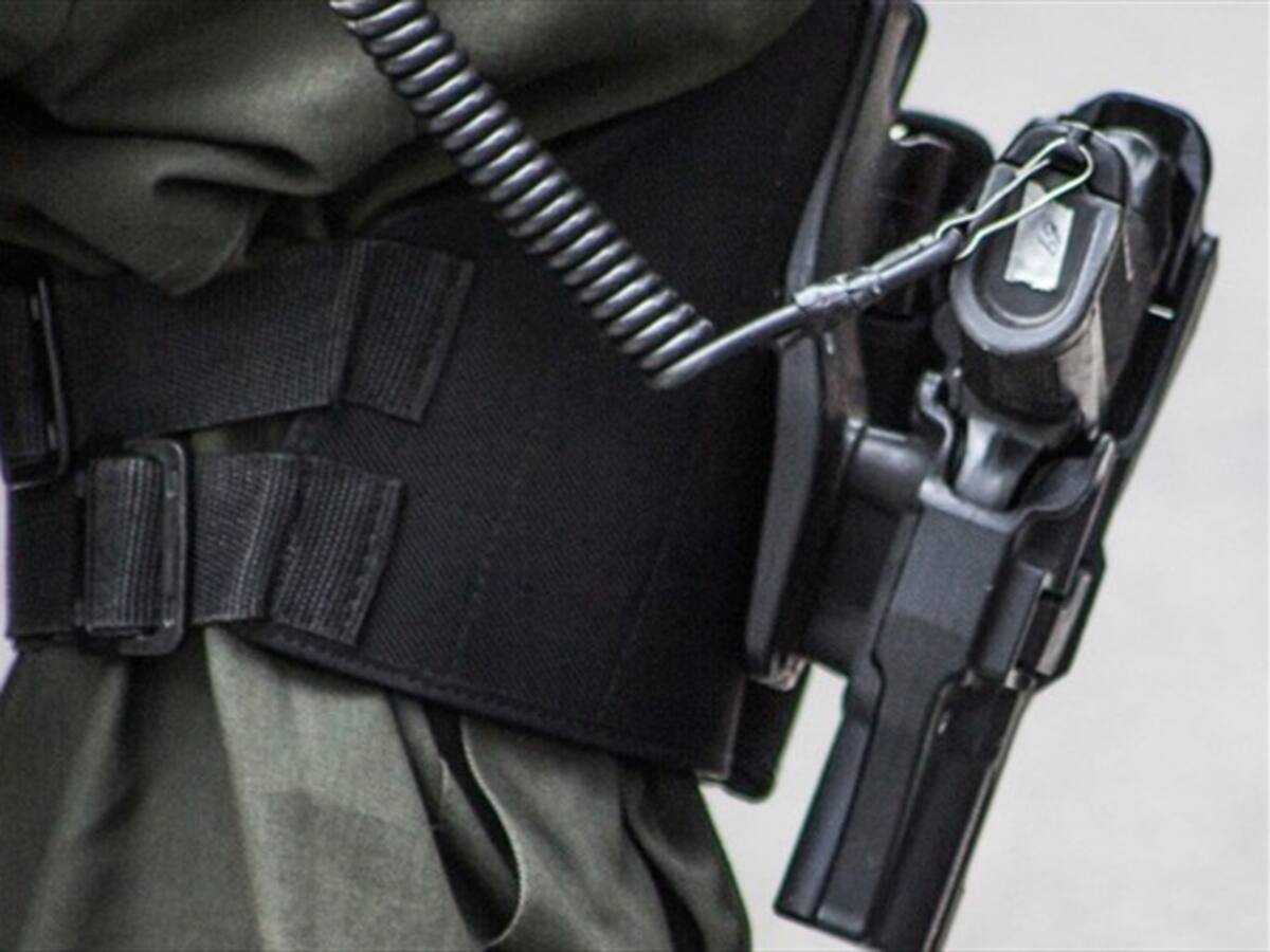 Patrullero de la Policía que disparó contra un civil en protestas continuará en libertad