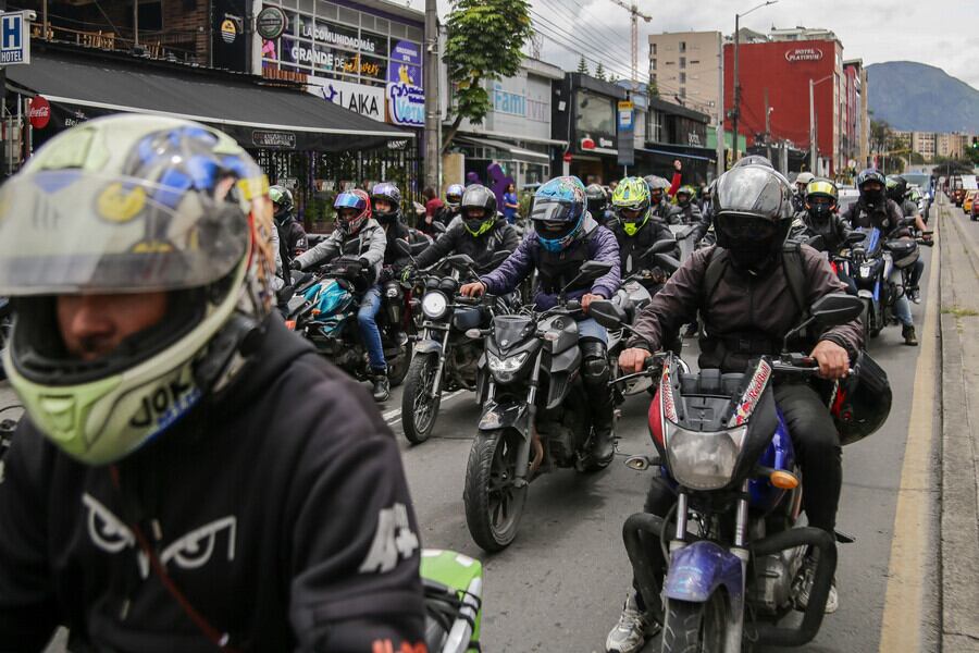 Plantón de integrantes del gremio de moteros en Bogotá. (Colprensa - Catalina Olaya)