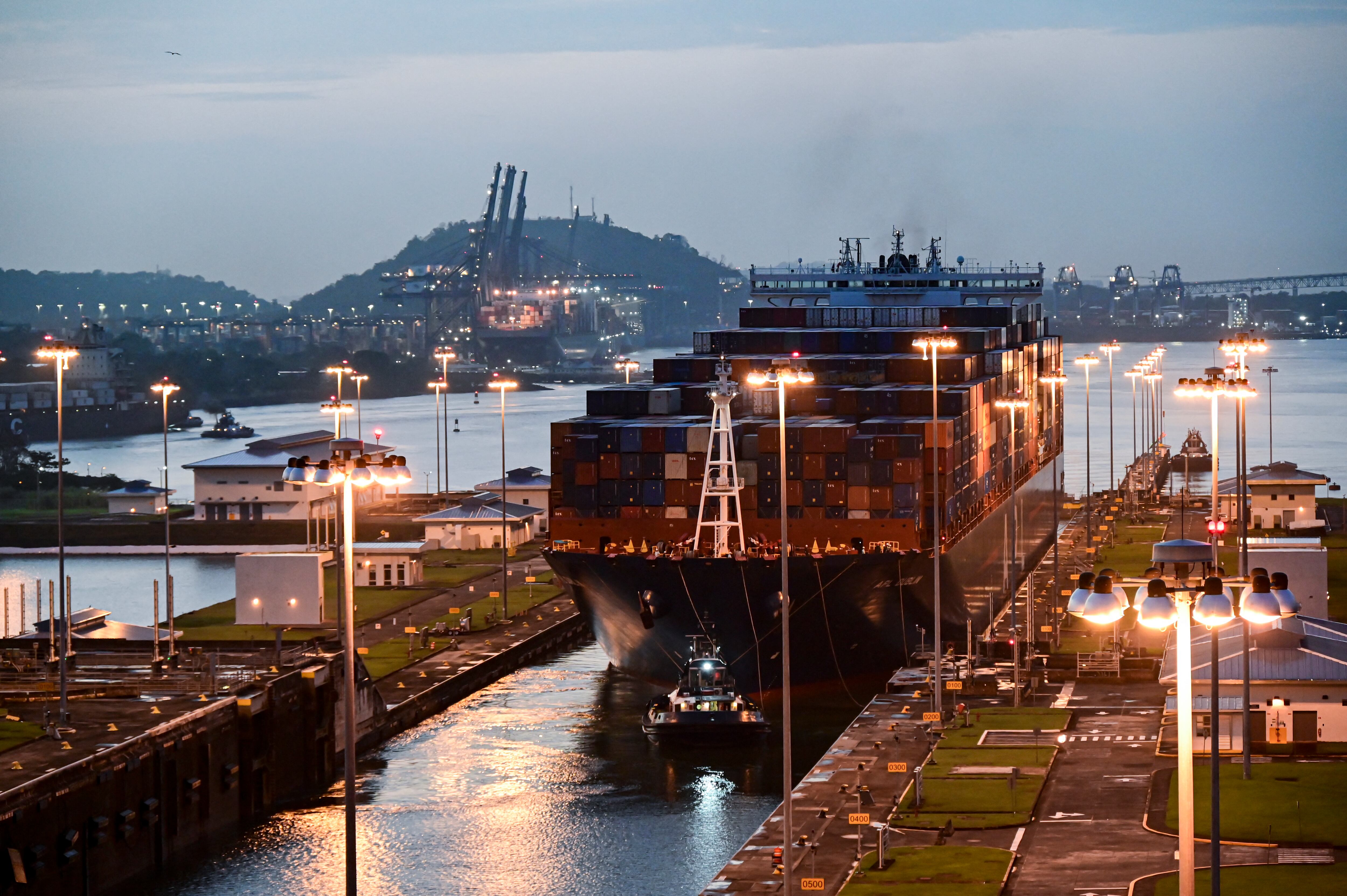 Buque de carga en su paso por el Canal de Panamá. FOTO: MARTIN BERNETTI/AFP via Getty Images