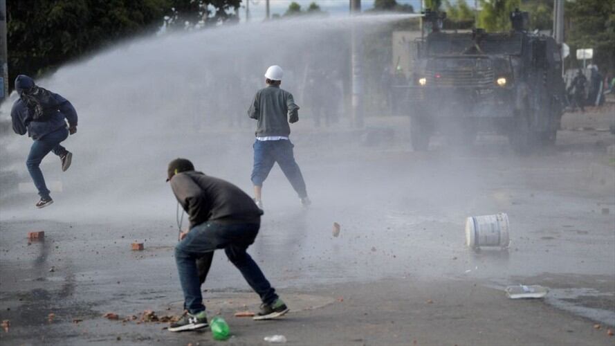 La Personería de Bogotá denunció que estuvo a punto de pisar una granada artesanal que fue abandonada en el parque Fontanar. Foto: Getty Images / RAUL ARBOLEDA