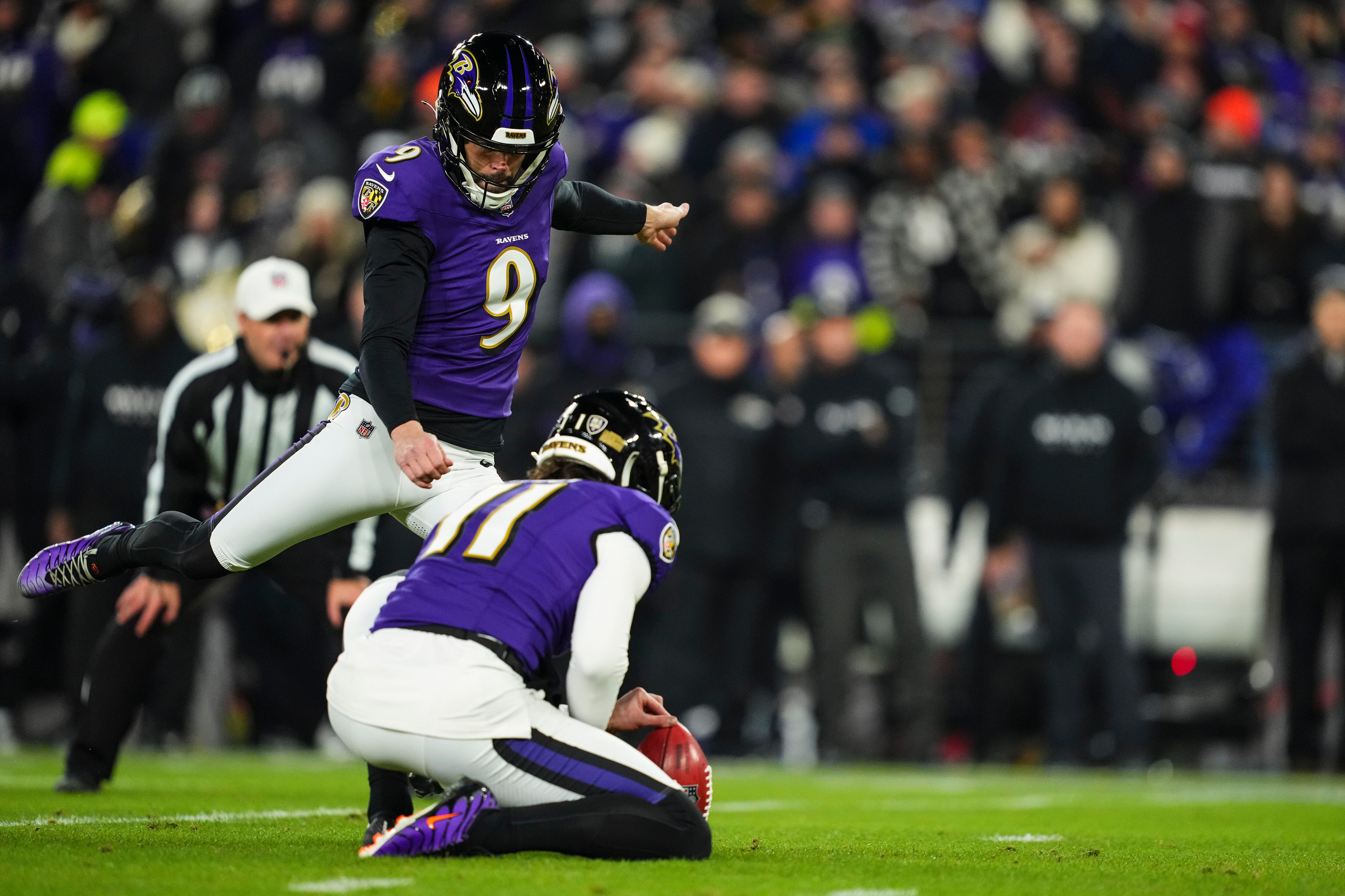 Justin Tucker de Baltimore Ravens durante un juego de fútbol americano en la NFL. FOTO: Cooper Neill/Getty Images