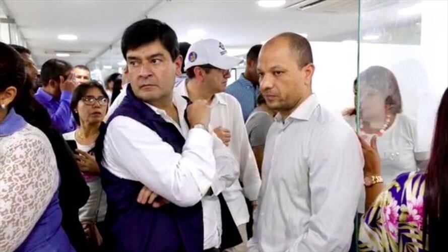 El viceprocurador Juan Carlos Cortés en su visita a la sede de escrutinios en Cartagena, junto al procurador provincial Guidovaldo Florez.. Foto: Tomada de @ViceprocuCortes