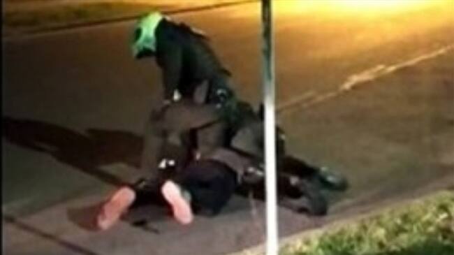 Destituyeron a policías que agredieron a Javier Ordóñez. Foto: Pantallazo video