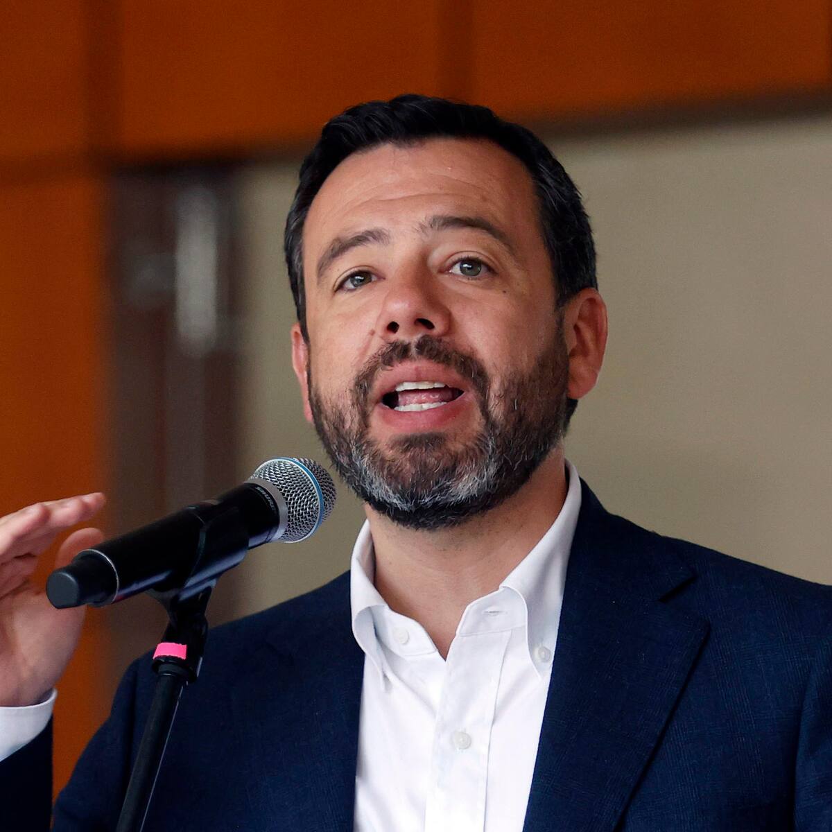 “Con vías de hecho, no habrá diálogo”: alcalde Galán sobre paro de taxistas