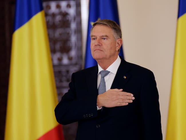 Bucharest (Romania), 10/02/2025.- (FILE) - Romanian President Klaus Iohannis stands still during the national anthem during a ceremony at Cotroceni Presidential Palace in Bucharest, Romania, 23 December 2024 (re-issued 10 February 2025). Klaus Iohannis on 10 February announced he would resign from office on 12 February 2025. His presidential term, which expired on 21 December 2024, was extended by the Constitutional Court of Romania (CCR) following the annulment of the presidential elections. Romanians will vote again for the first round of presidential elections on 04 May 2025. (Elecciones, Rumanía, Bucarest) EFE/EPA/ROBERT GHEMENT