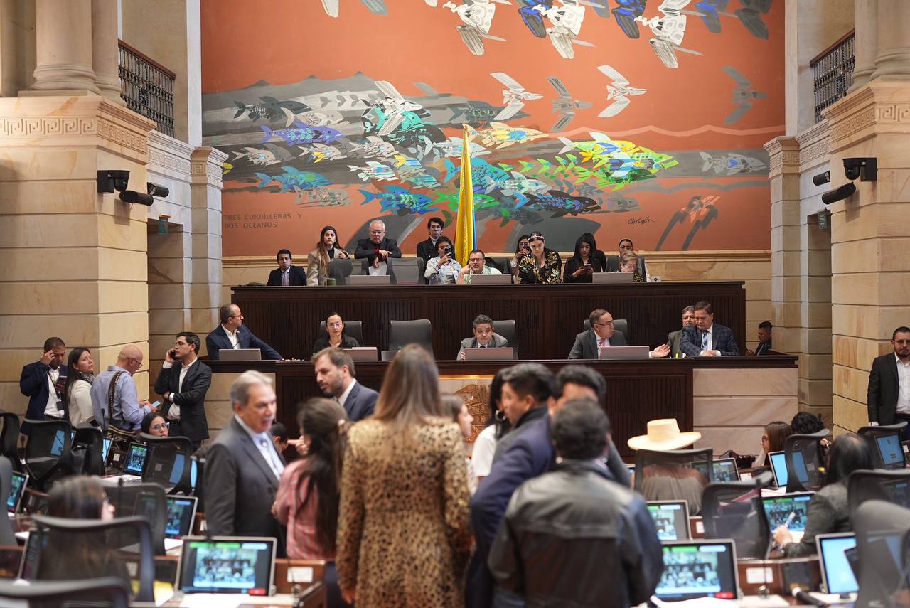 Presunta intromisión del Ejecutivo y falta de quórum empañan debate de reforma laboral