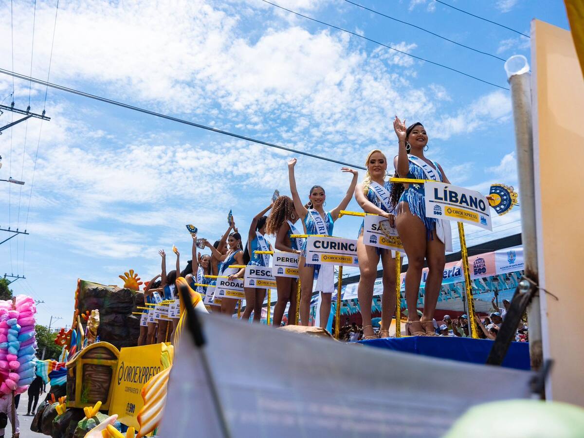 Más de 200 comparsas y una docena de carrozas participaron del desfile folclórico de Fiestas del Mar