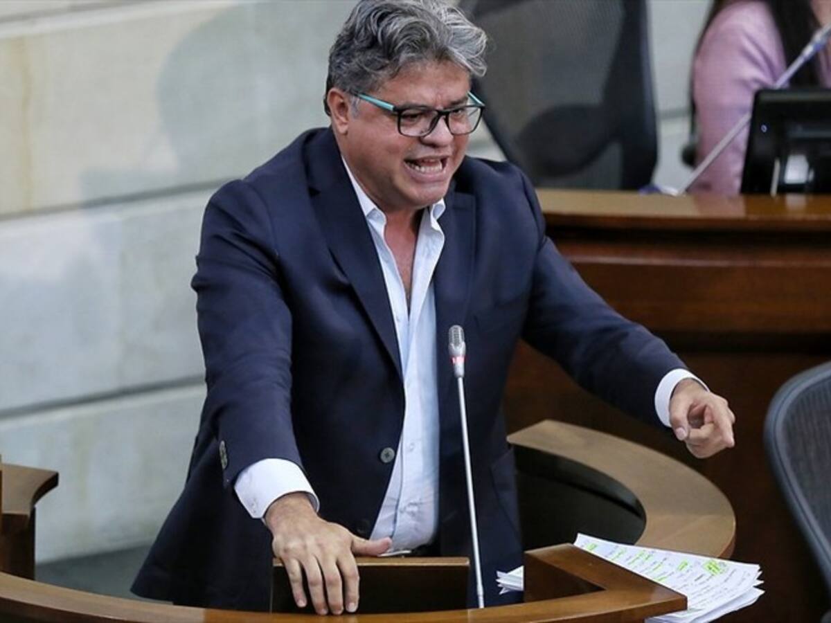 Extrema derecha quiere golpe blando y hay guerrilla cobarde e inconsecuente: Wilson Arias