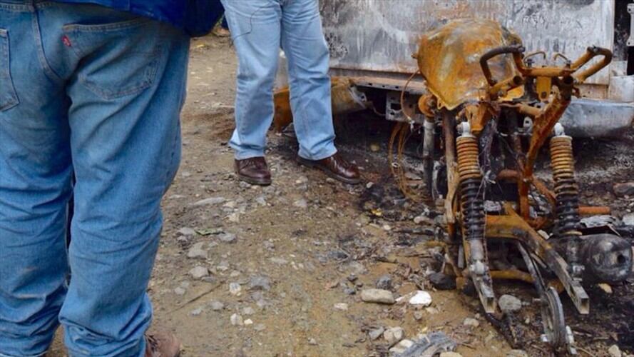 El Defensor evidenció la incineración de una camioneta y una motocicleta. Foto: Defensoría