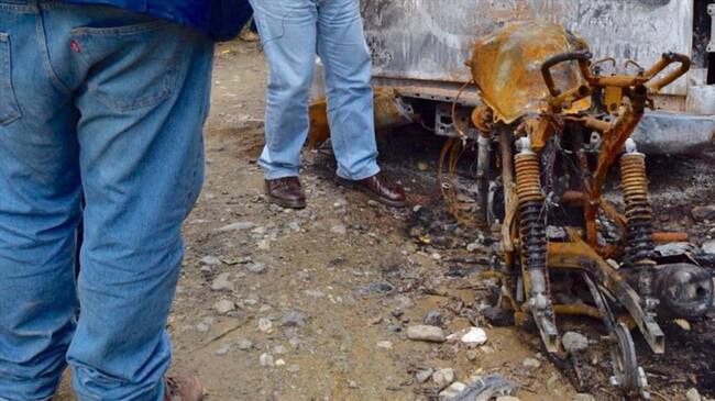 El Defensor evidenció la incineración de una camioneta y una motocicleta. Foto: Defensoría