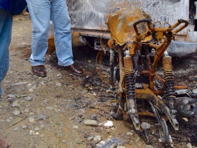 El Defensor evidenció la incineración de una camioneta y una motocicleta. Foto: Defensoría