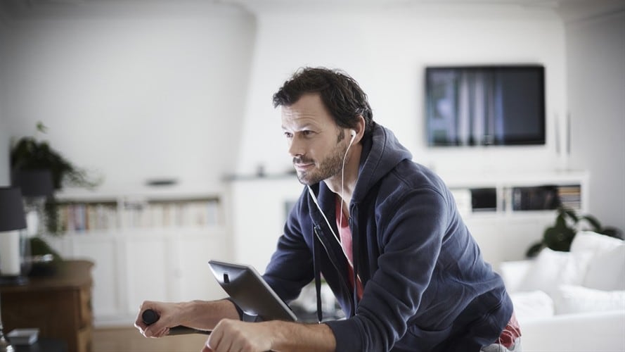 Ropa ideal para ejercicio en casa. Foto: Getty Images