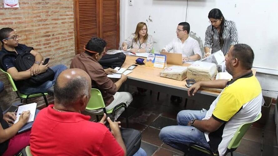 Reunión de revisión de ofertas para la contratación de obras de infraestructura escolar.. Foto: Cortesía Funcicar