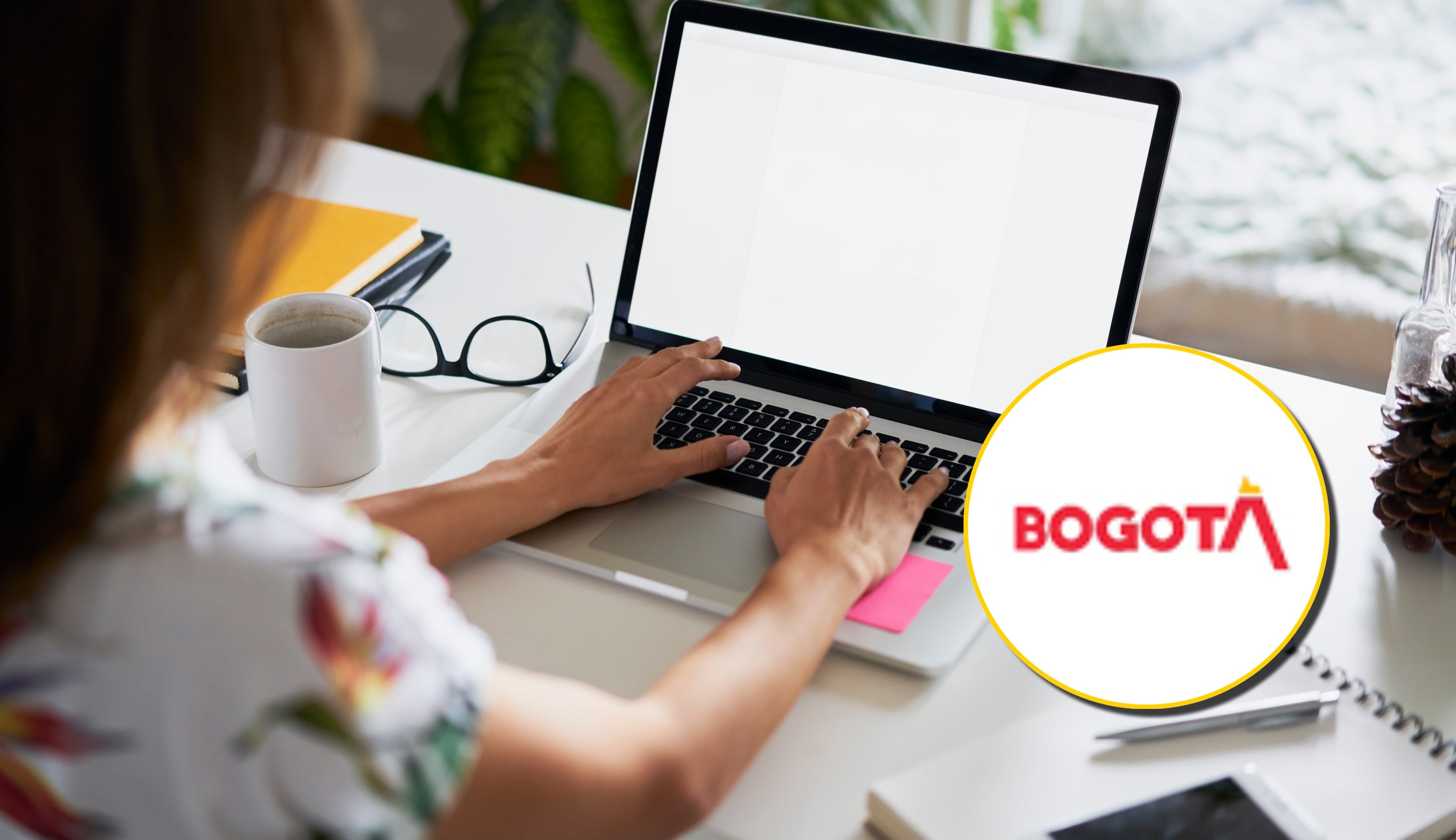 Referencia de empleo y logo de Bogotá. Foto: Westwnd 61 y Alcaldía de Bogotá. 