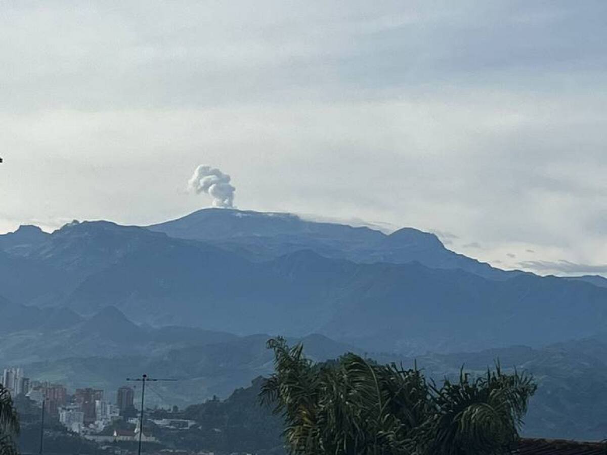 Amenaza de erupción del volcán Nevado del Ruiz sigue latente, según SGC