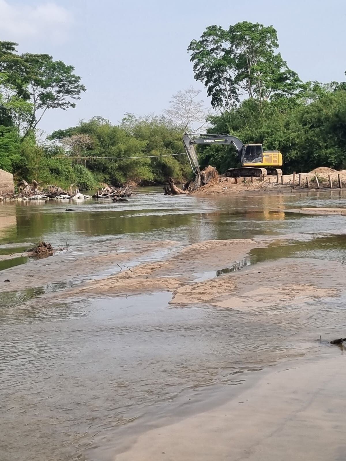 Trabajos en la cuenca del río/ Corpamag