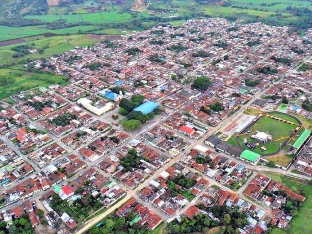 Extorsiones y manipulación indebida de redes mantienen sin electricidad a Cajibío, Cauca