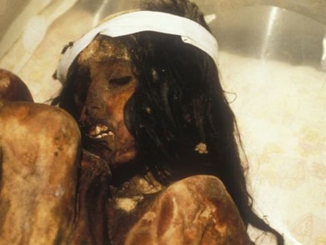 La momia Juanita, es un cuerpo muy bien preservado de una niña inca. Se cree que murió entre los años 1450 y 1480, cuando tenía entre 12 y 15 años.. Foto: BBC Mundo