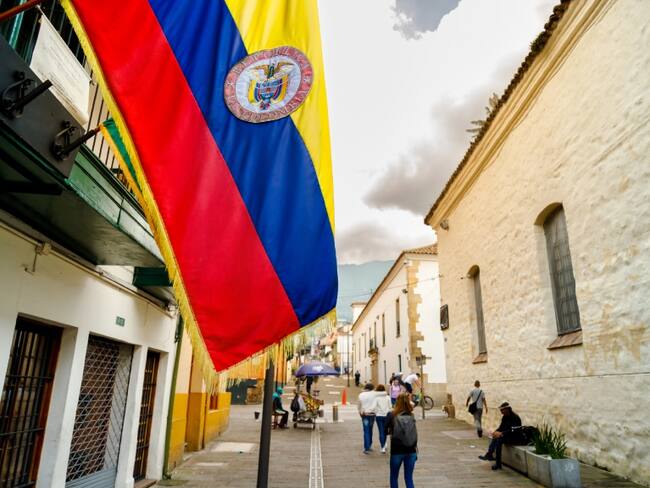 Bandera de Colombia con el escudo