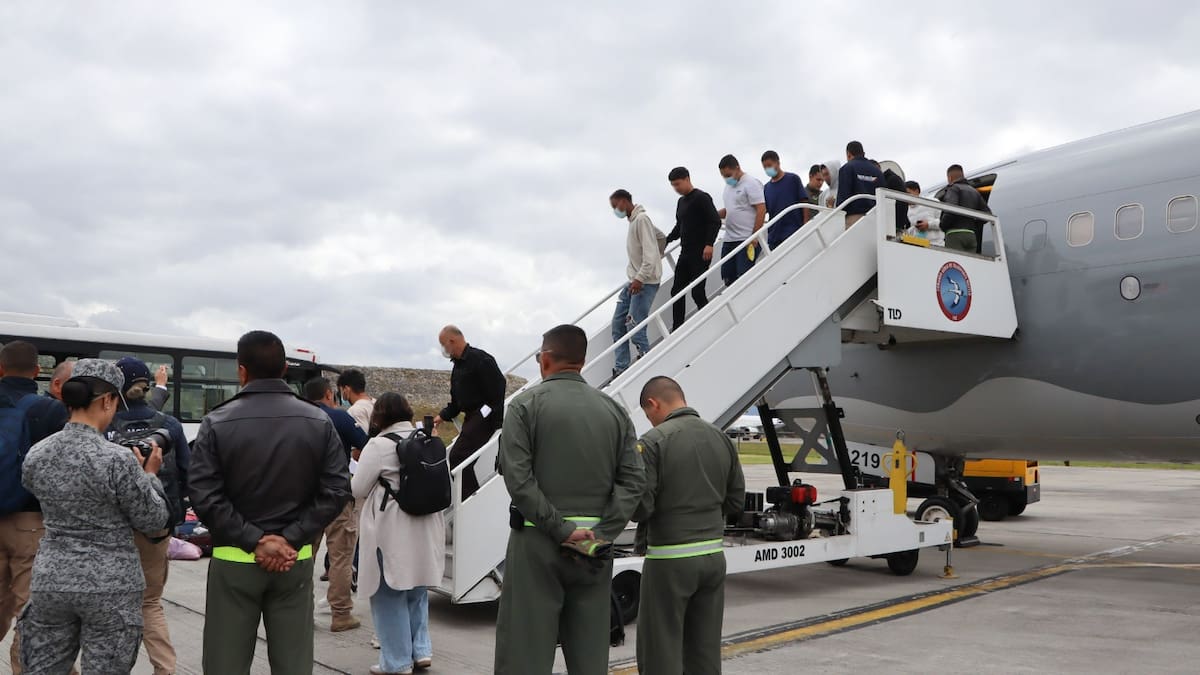 Más de 2 mil millones de pesos costaron los vuelos con deportados de EE.UU. repatriados a Colombia