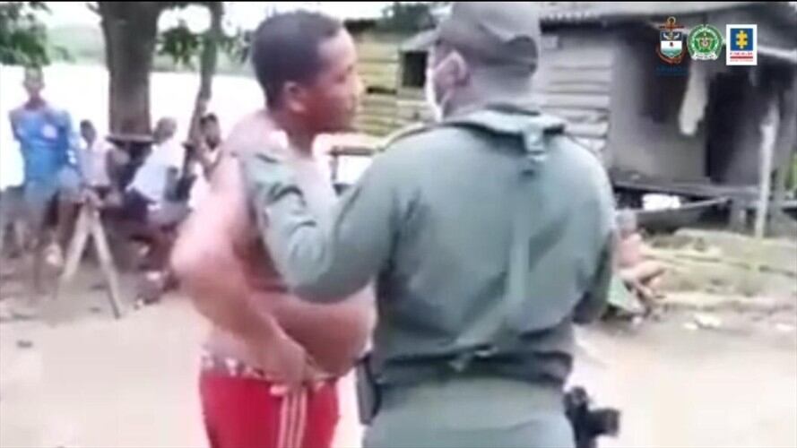 Rosendo fue capturado en el corregimiento La Barra, Buenaventura. Foto: Pantallazo video de Fiscalía