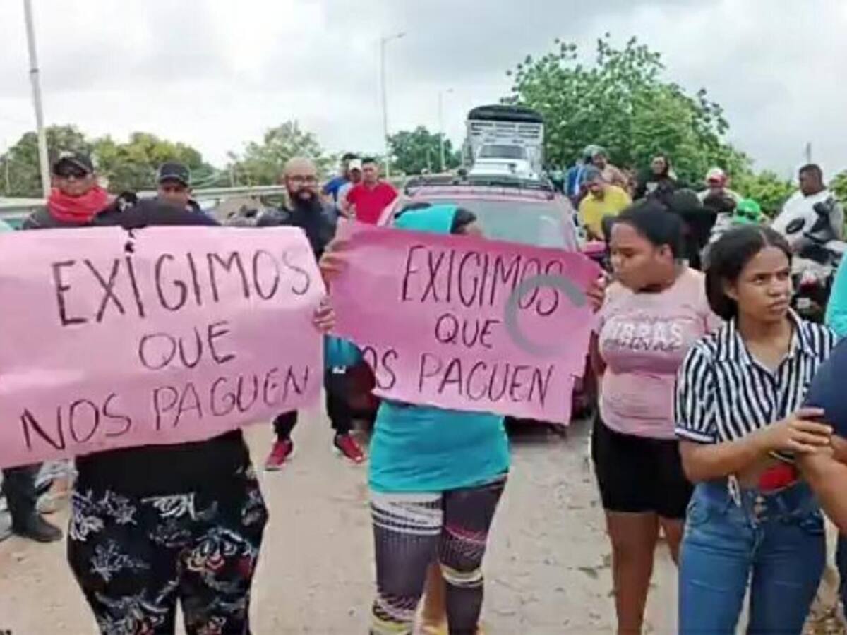 Manipuladoras del PAE en El Banco, Magdalena exigen el pago de sus salarios