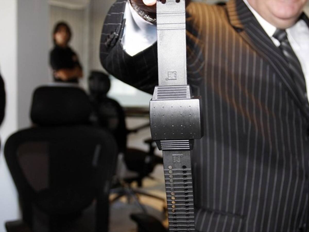 Gobierno cobrará los brazaletes electrónicos