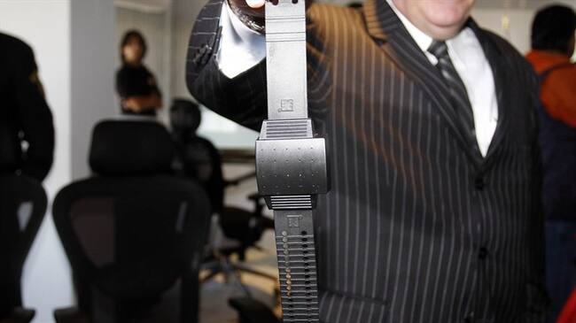 Un proyecto de decreto establece que las personas privadas de su libertad con brazalete electrónico deberán pagarlo. Foto: Colprensa / ARCHIVO