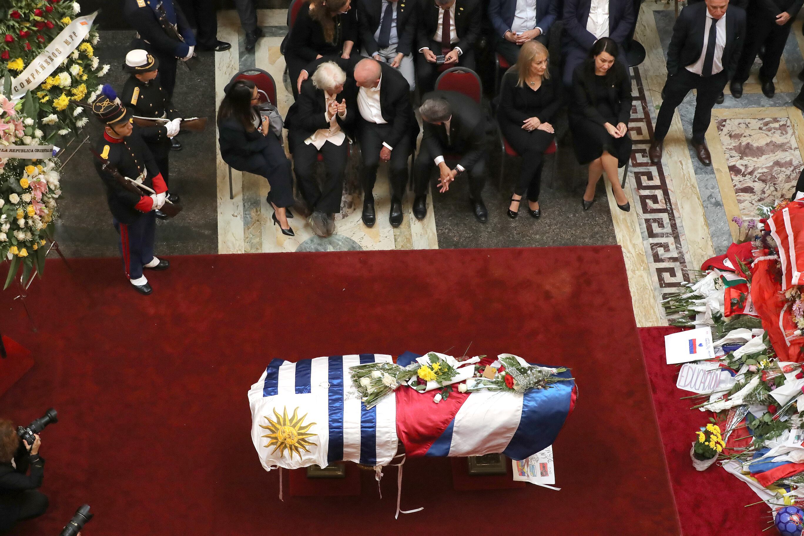Segundo día del velatorio del expresidente uruguayo José Mujica en el Palacio Legislativo en Montevideo, Uruguay. FOTO: EFE/ Raúl Martínez